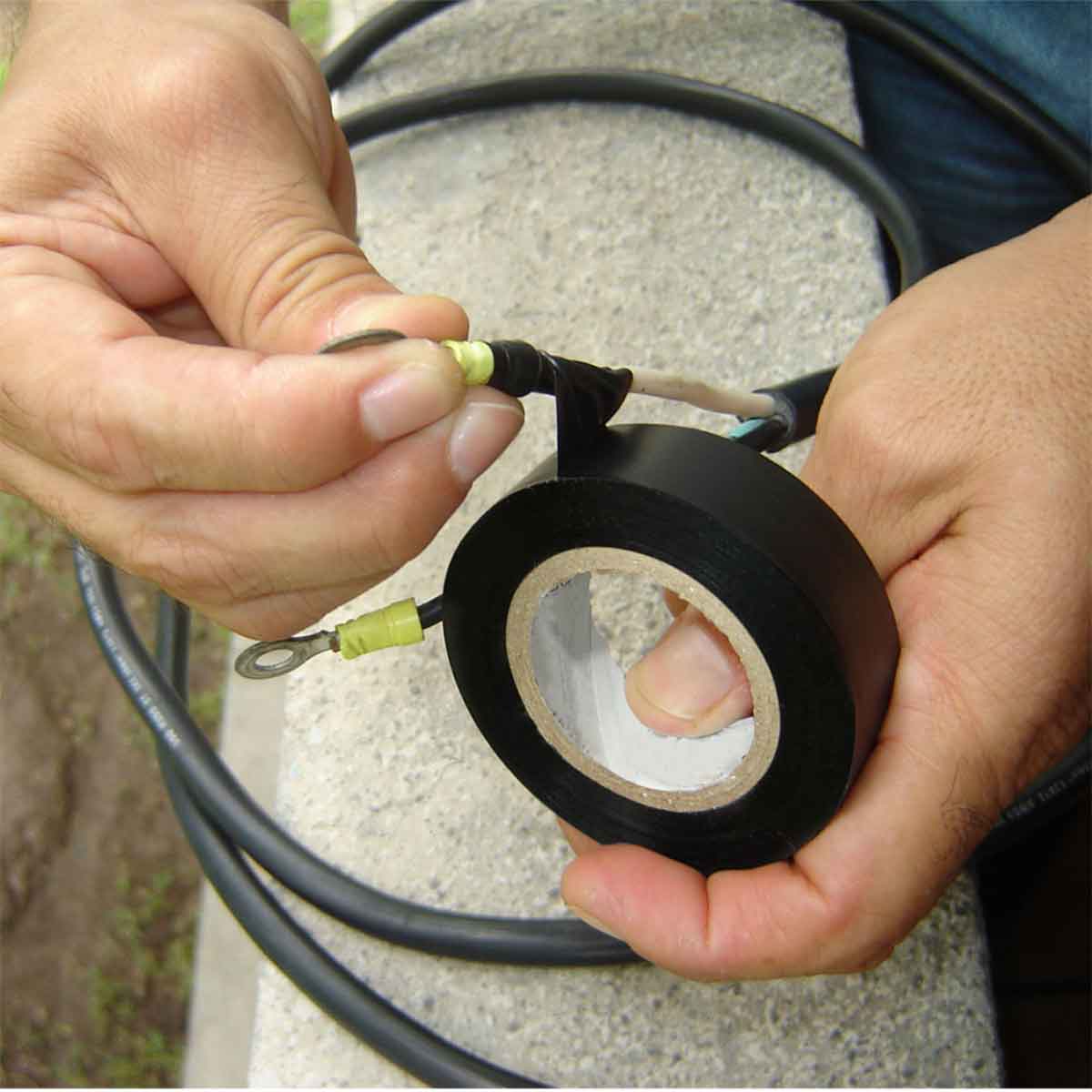 8 Pzs Cinta Aislante Electrica 19MM x 17M Color Negro CNX Ferreabasto Ferreabasto